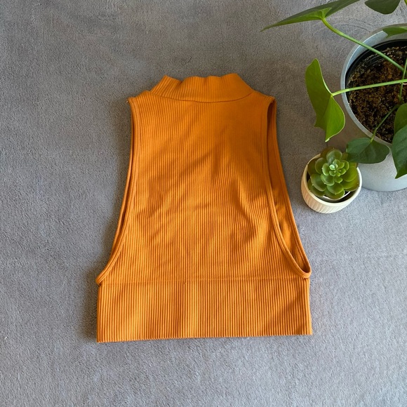 Princess Polly XS orange ribbed cropped tanktop - Picture 2 of 3